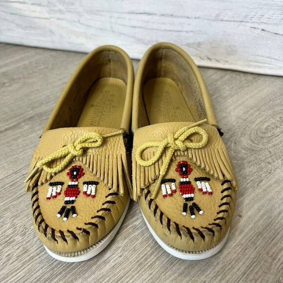 Minnetonka Moccasins Womens Size 7 Beige Beaded Thunderbirds Bow Flats Natural - Picture 1 of 14